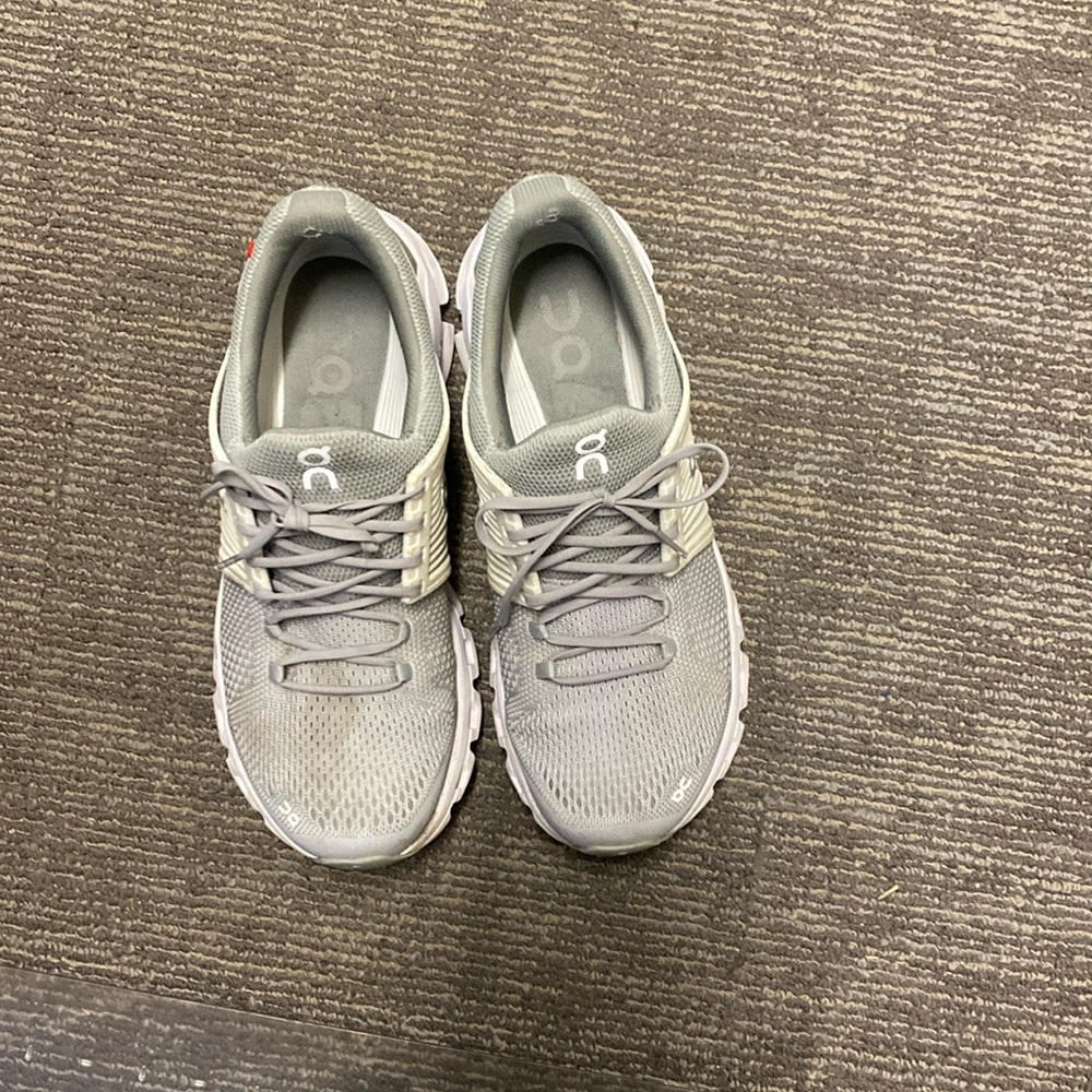 On Running tennis shoes